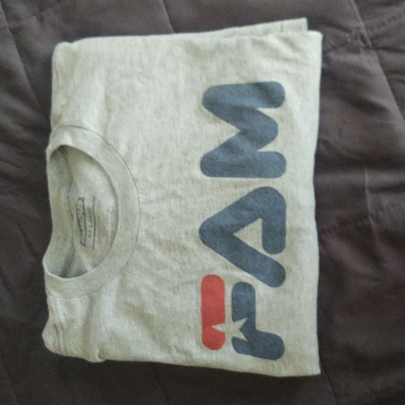 XXL Famous t shirt  Its not a tall person shirt but won't let me just put xxl - Picture 4 of 4